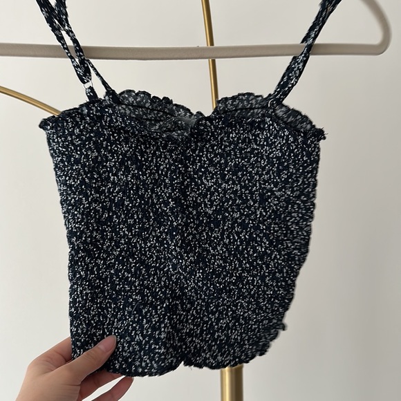 Brandy Melville crop tops- cami with skinny adjustable straps - Picture 3 of 4